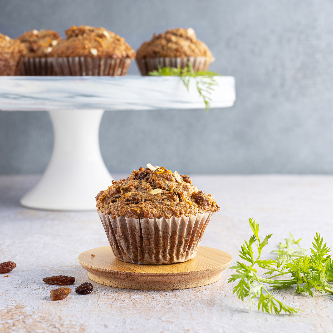 Des muffins double son, carottes et raisins : collation santé et savoureuse incluse dans le coffret énergie d'Isabelle Huot Docteure en nutrition. // Double bran, carrot and raisin muffins : healthy and delicious snack in Isabelle Huot's energy box